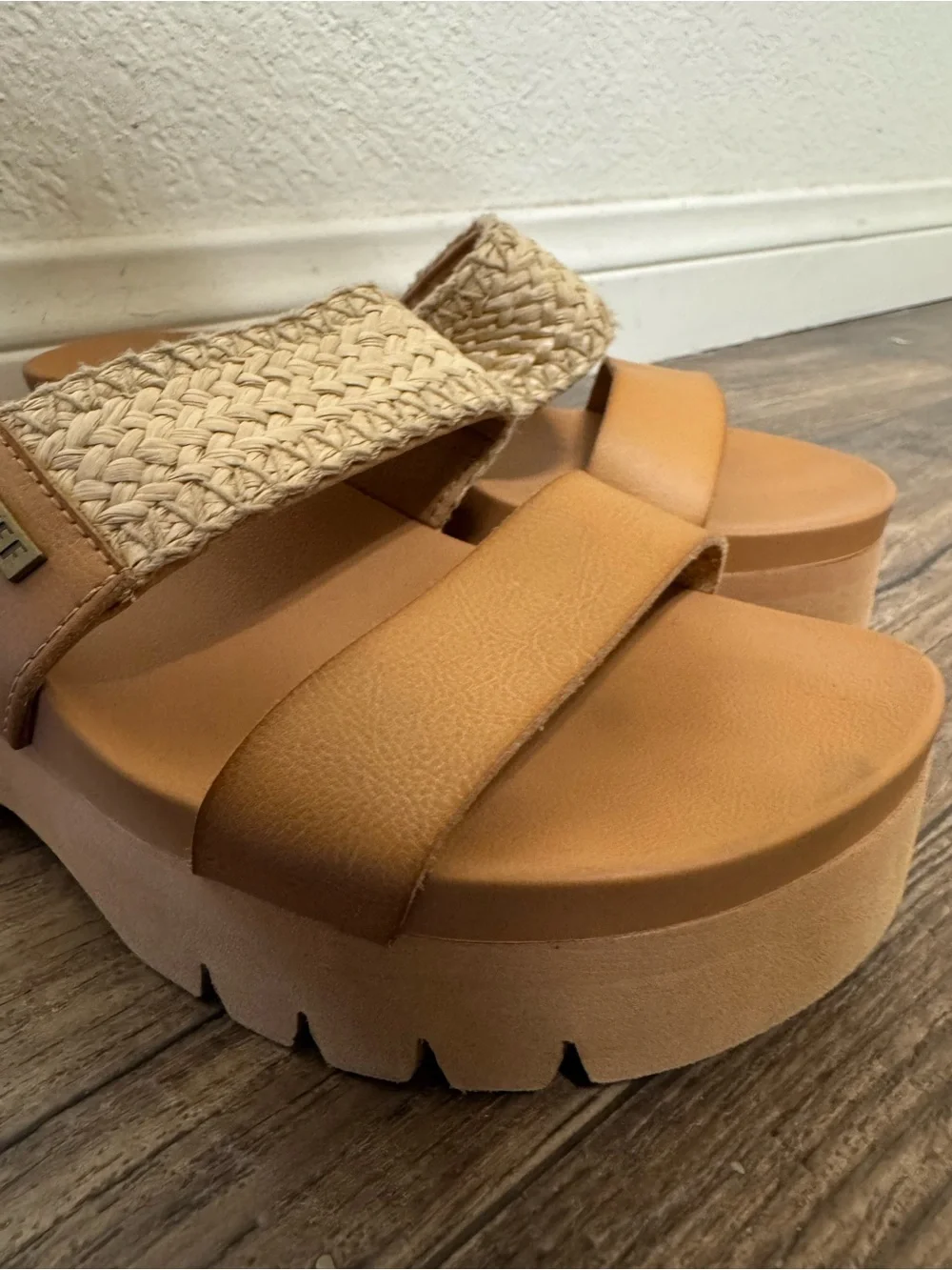 Reef Cushion Vista Higher Platform Sandal in Natural Raffia. Sz 8. Worn once. - Picture 4 of 12